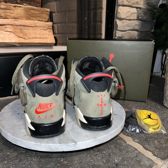 JORDAN 6 GS - Picture 2 of 8